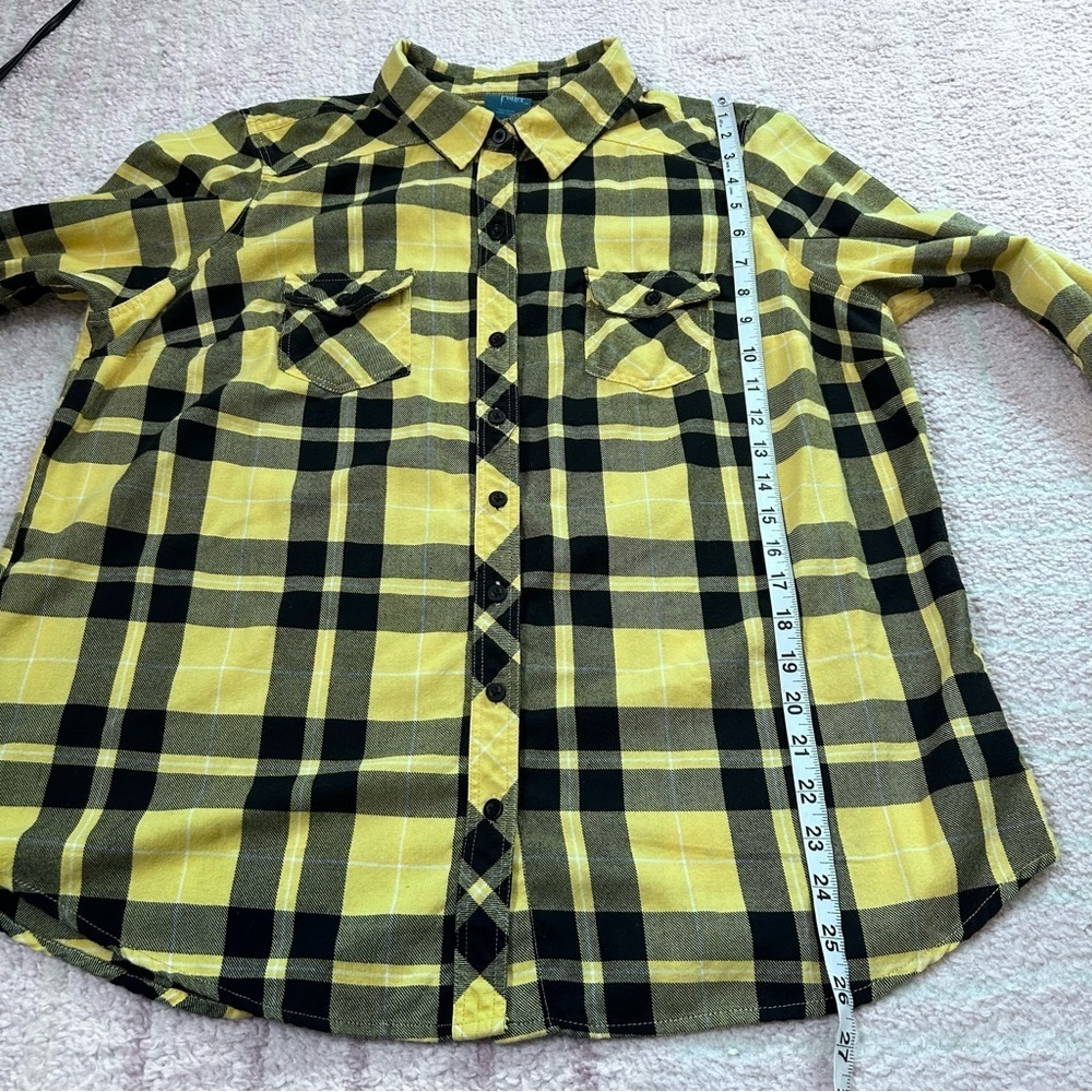 Hot Topic Harry Potter Hufflepuff Yellow and Black Plaid Button Up Shirt Small - Picture 11 of 12